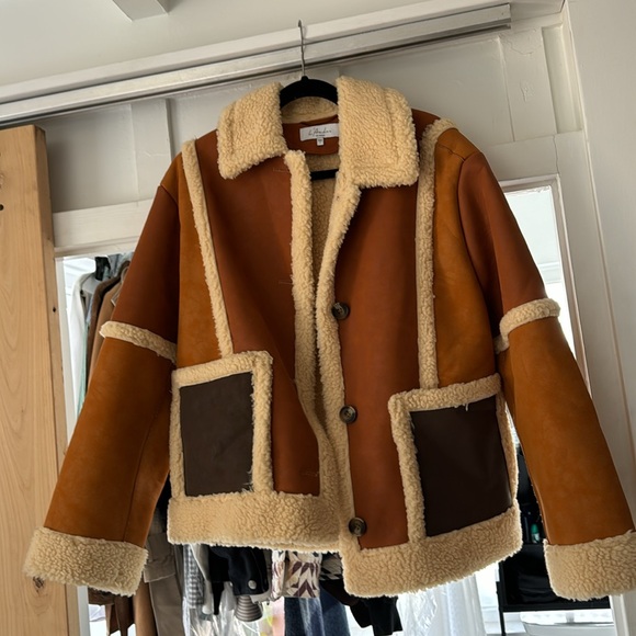 L’Academie Sherpa Jacket - Picture 2 of 2